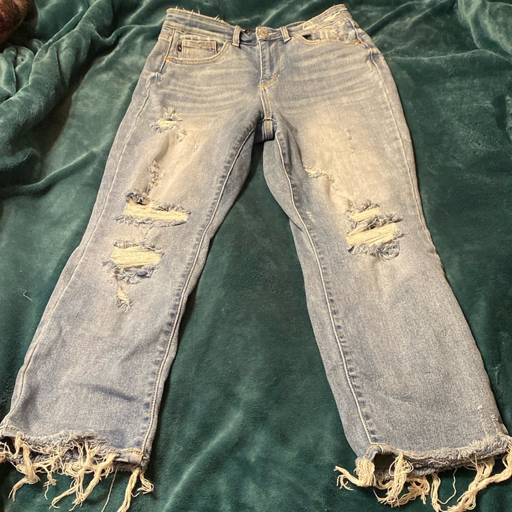 NWOT straight fit light wash distressed Judy blue size 7/28